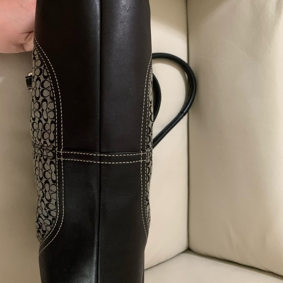 Authentic Coach bag. Perfect condition. Black leather with grey background. - Picture 3 of 6